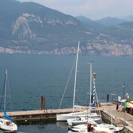 Hotel Danieli La Castellana Lago Di Garda 브렌조네 술 가르다 외부 사진