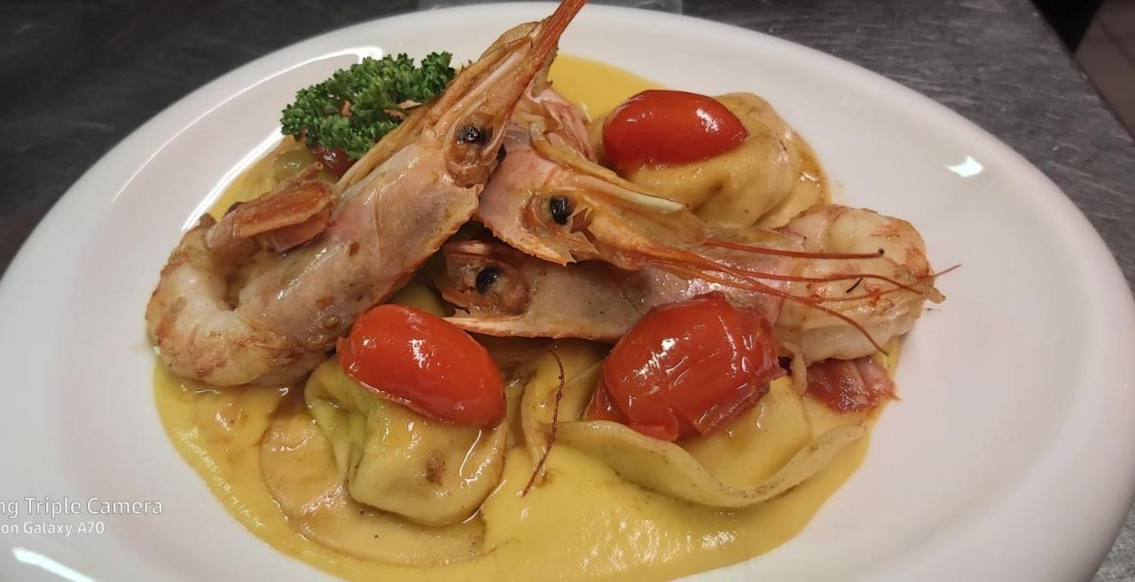 Hotel Danieli La Castellana Lago Di Garda 브렌조네 술 가르다 외부 사진