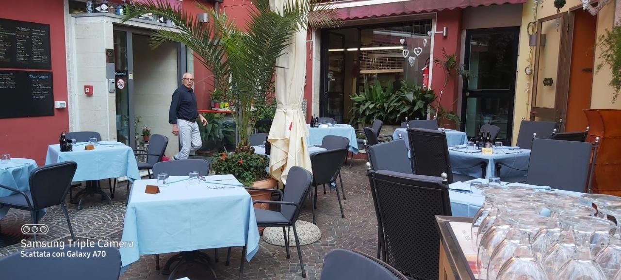 Hotel Danieli La Castellana Lago Di Garda 브렌조네 술 가르다 외부 사진