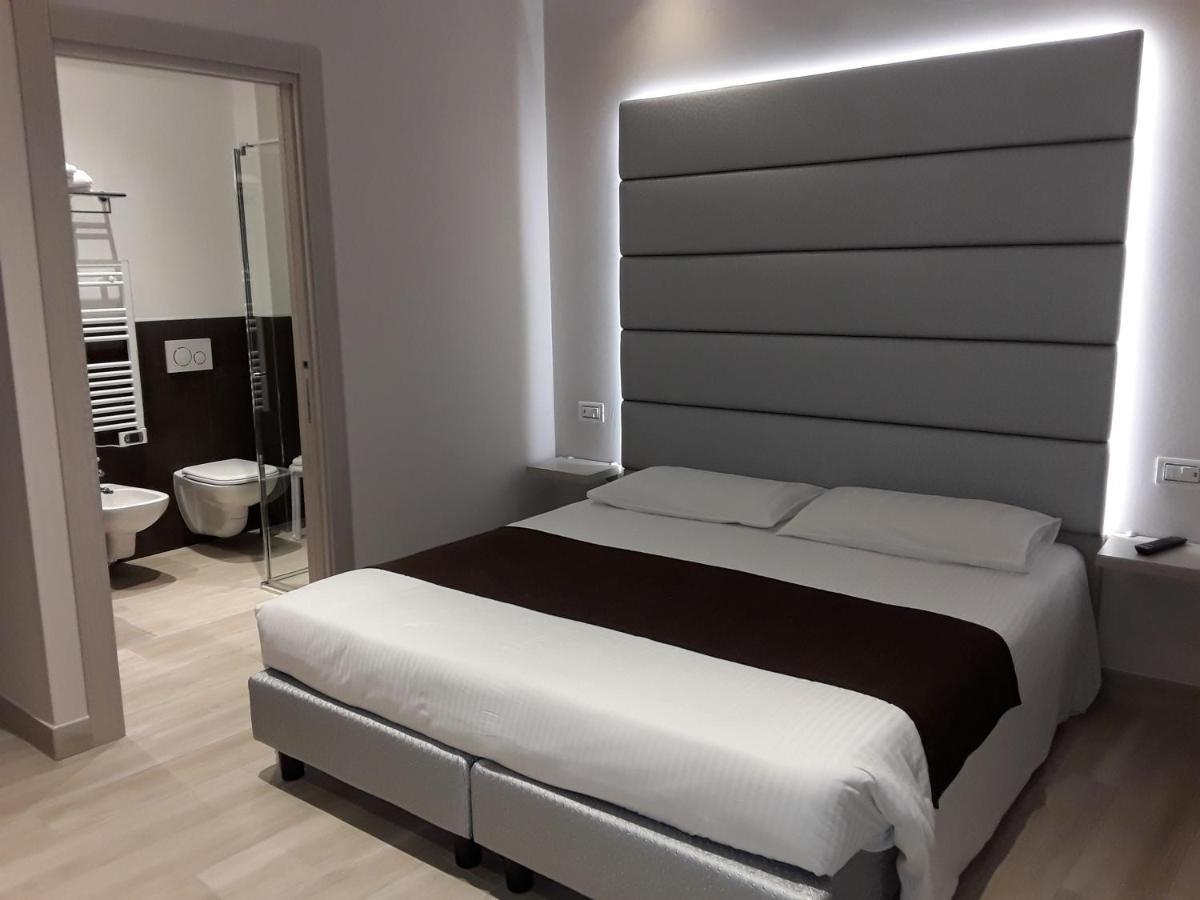 Hotel Danieli La Castellana Lago Di Garda 브렌조네 술 가르다 외부 사진
