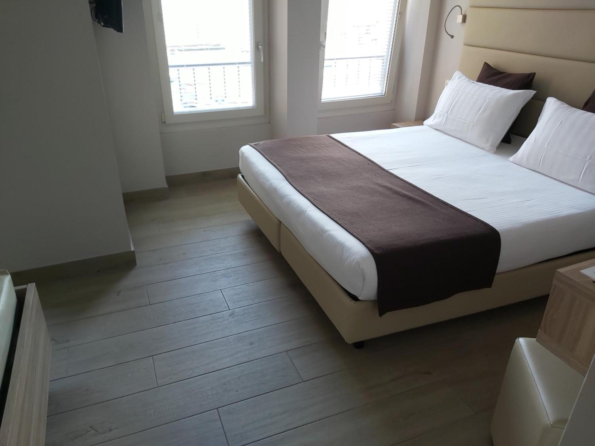 Hotel Danieli La Castellana Lago Di Garda 브렌조네 술 가르다 외부 사진