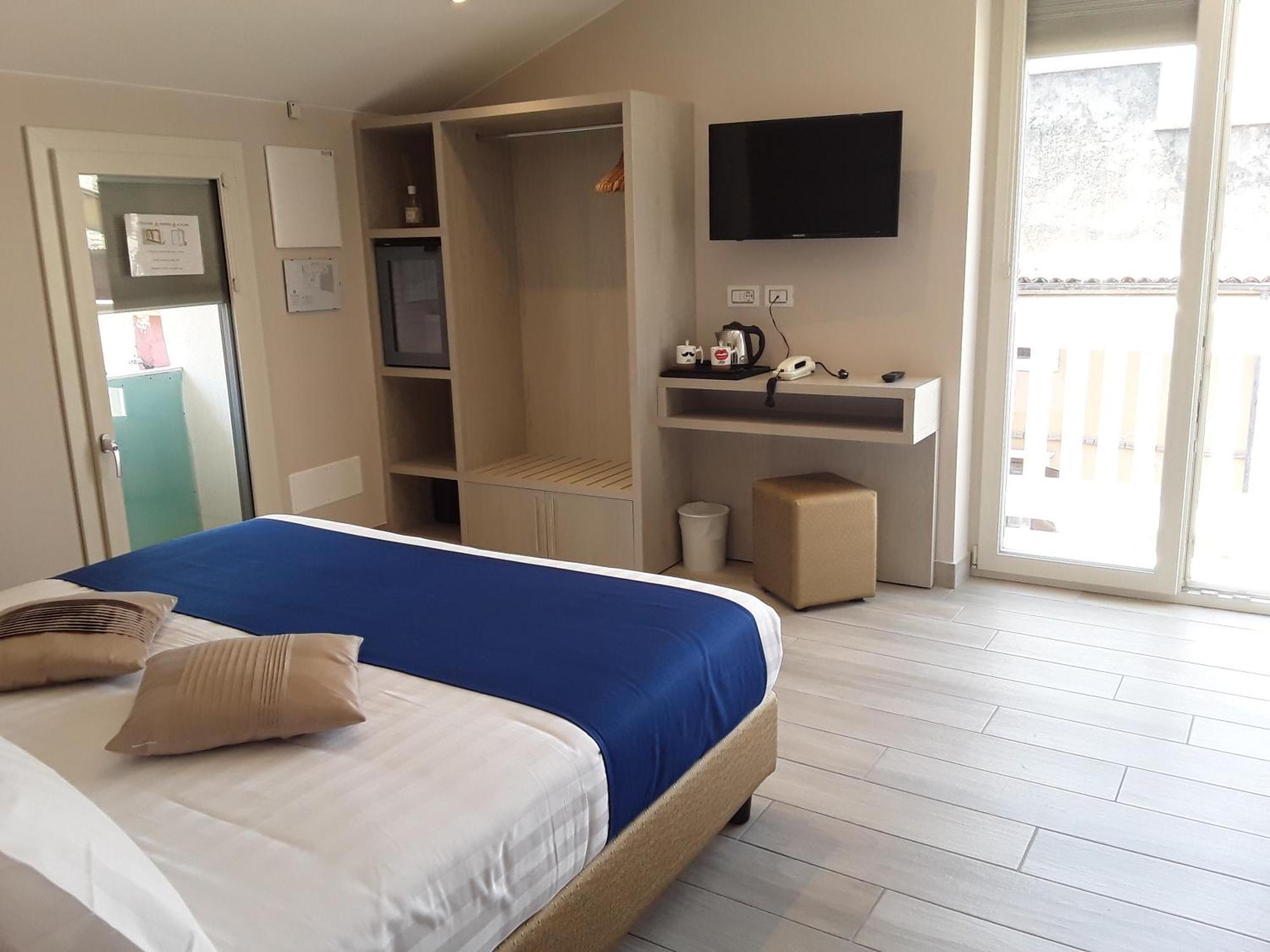 Hotel Danieli La Castellana Lago Di Garda 브렌조네 술 가르다 외부 사진