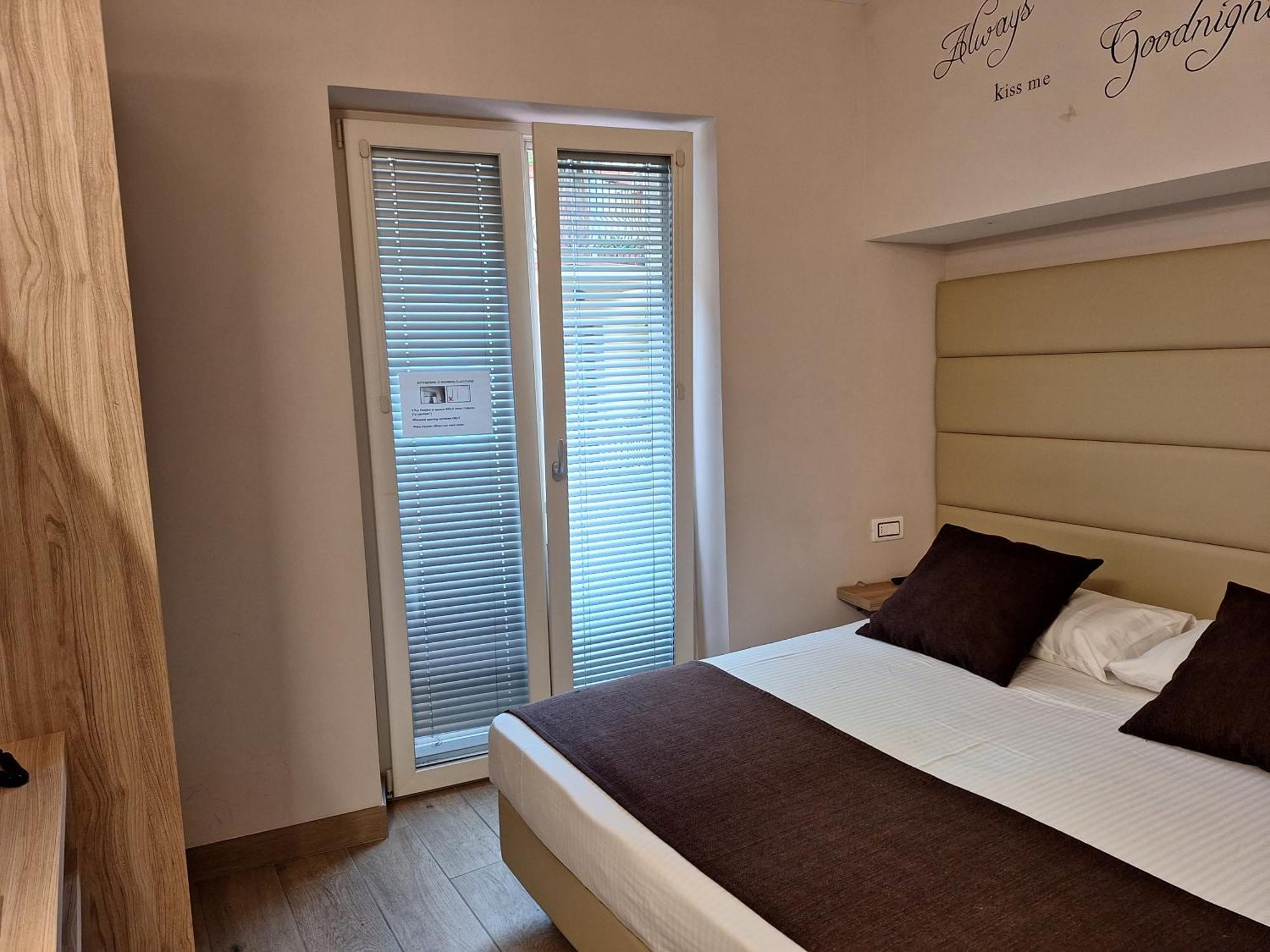 Hotel Danieli La Castellana Lago Di Garda 브렌조네 술 가르다 외부 사진