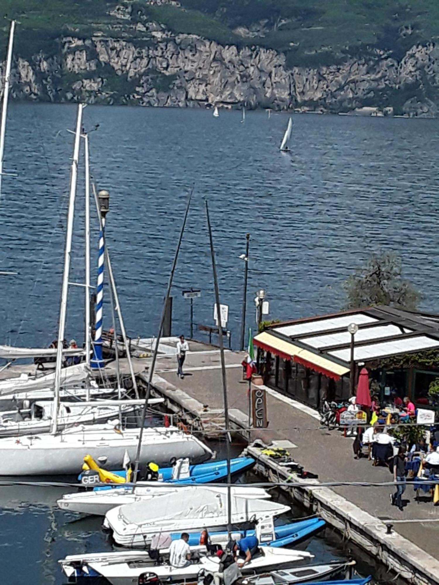 Hotel Danieli La Castellana Lago Di Garda 브렌조네 술 가르다 외부 사진