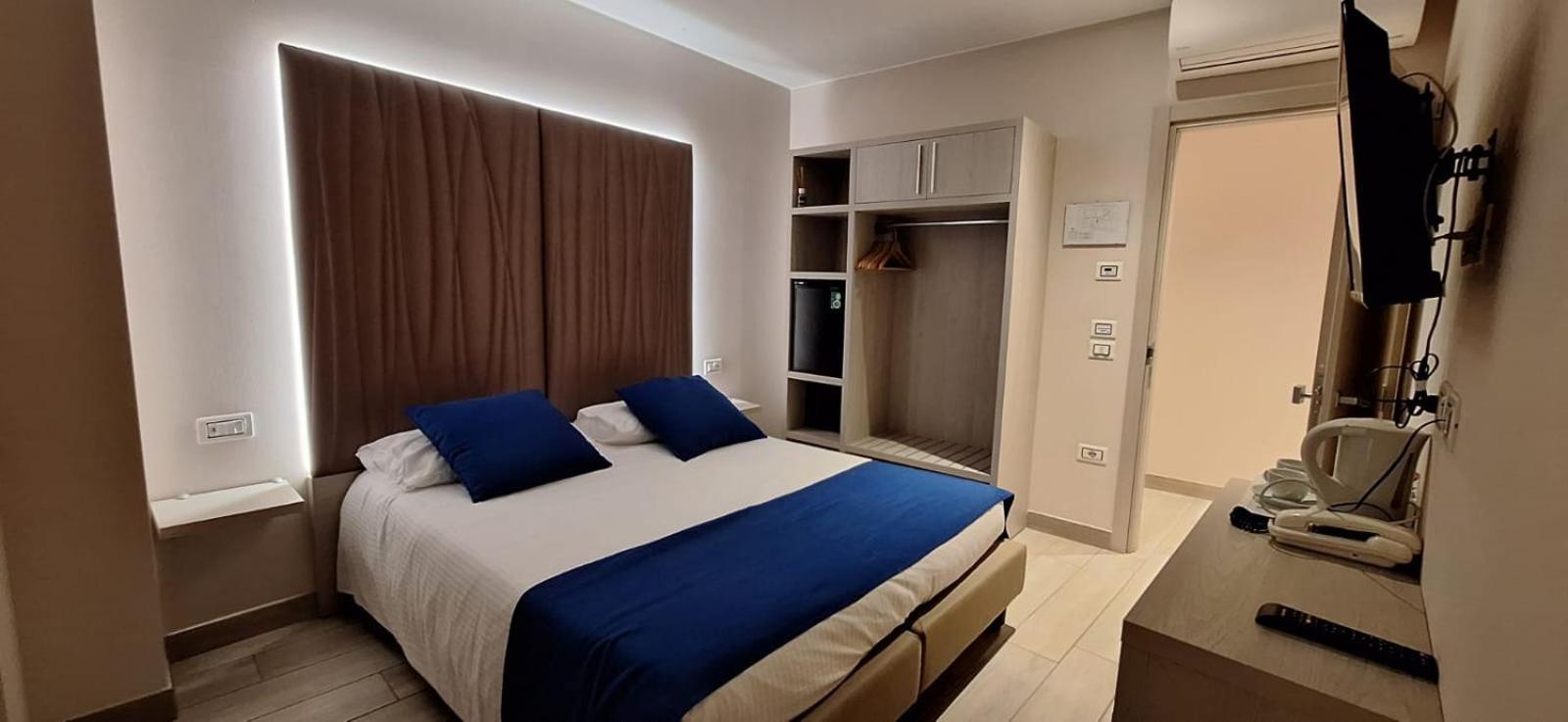 Hotel Danieli La Castellana Lago Di Garda 브렌조네 술 가르다 외부 사진