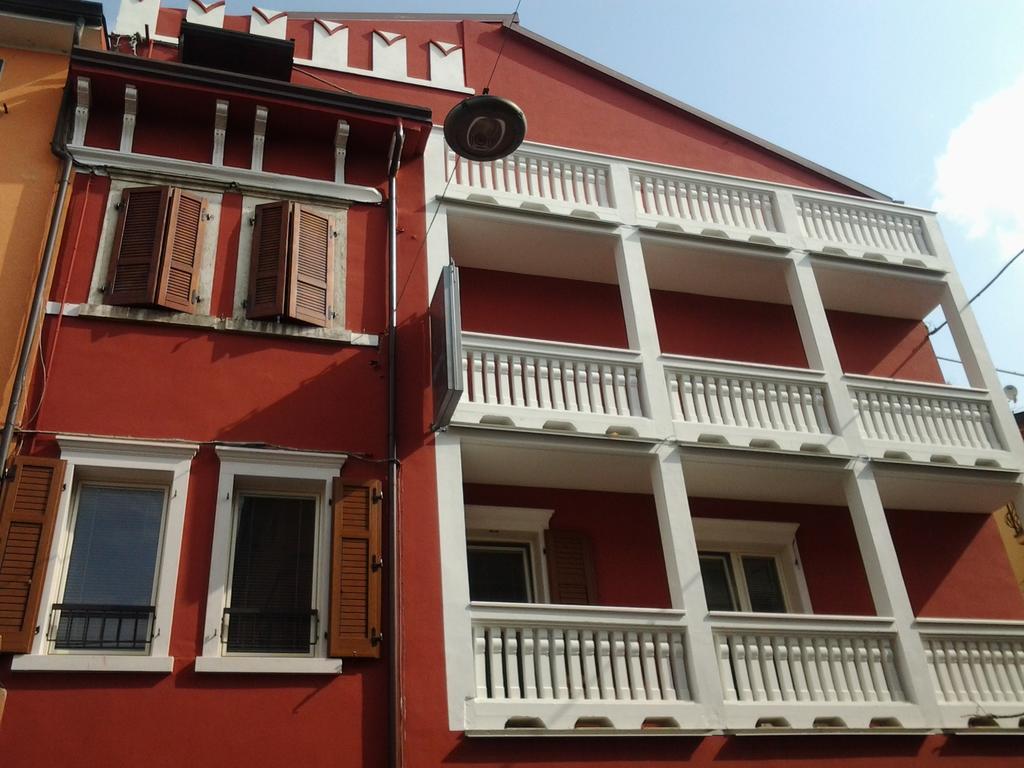 Hotel Danieli La Castellana Lago Di Garda 브렌조네 술 가르다 외부 사진